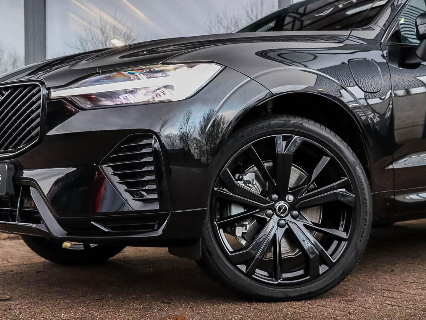 Volvo XC60 T6 AWD Plus Black Edition MY2026 Panoramadak 21'' Harman Kardon Zwarte hemel