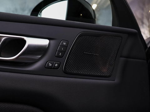 Volvo XC60 T6 AWD Plus Black Edition MY2026 Panoramadak 21'' Harman Kardon Zwarte hemel