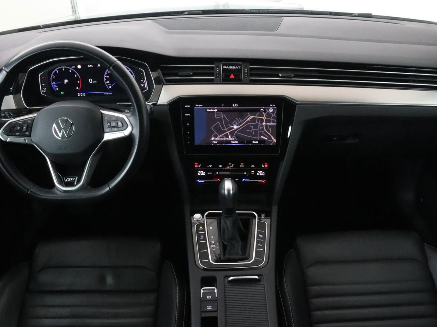 Volkswagen Passat 1.5 TSI R-Line | Nappaleder | Stoelverwarming | Camera | Carplay | Massage | Memory | Side Assist | Navigatie | Matrix LED | Adaptive cruise