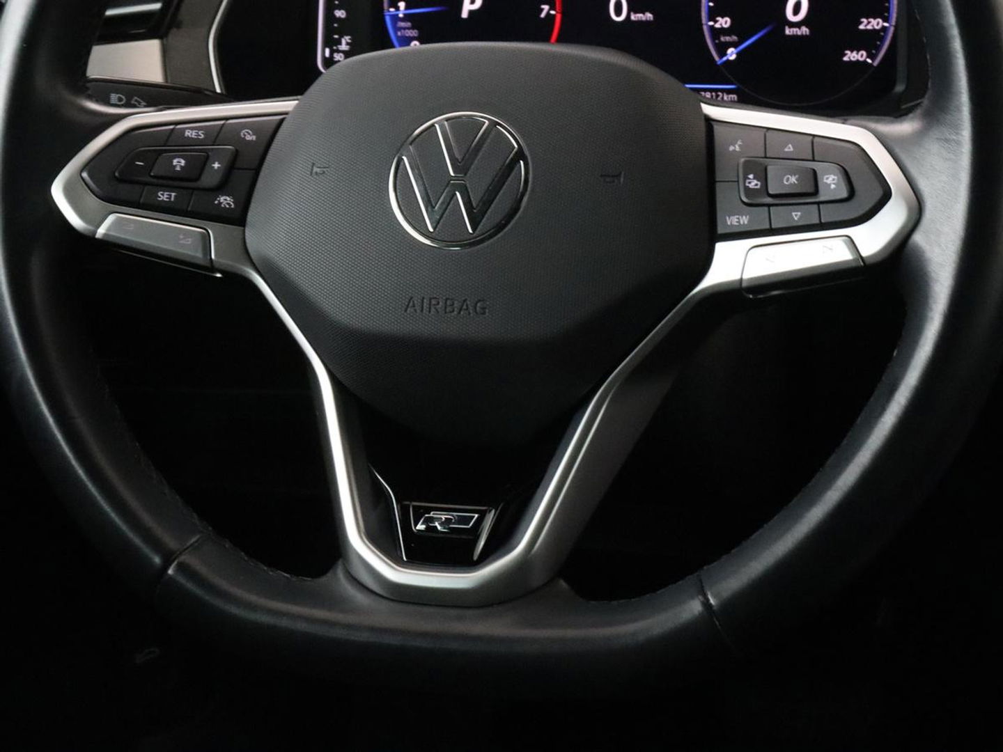 Volkswagen Passat 1.5 TSI R-Line | Nappaleder | Stoelverwarming | Camera | Carplay | Massage | Memory | Side Assist | Navigatie | Matrix LED | Adaptive cruise