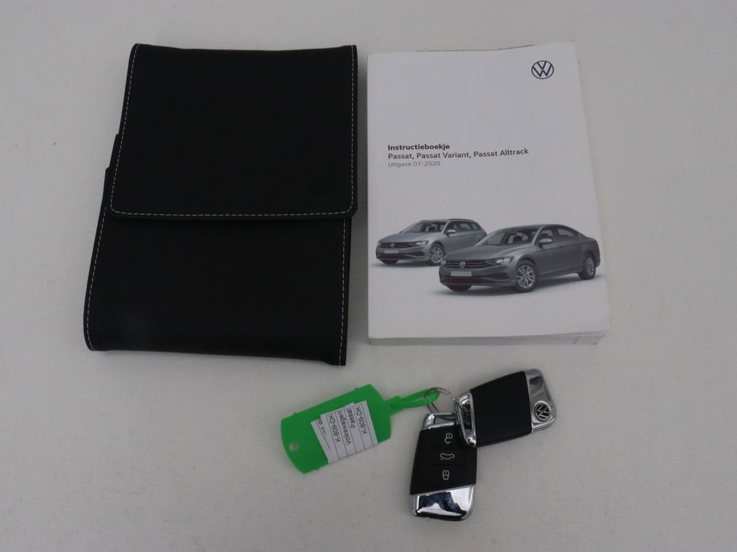 Volkswagen Passat 1.5 TSI R-Line | Nappaleder | Stoelverwarming | Camera | Carplay | Massage | Memory | Side Assist | Navigatie | Matrix LED | Adaptive cruise