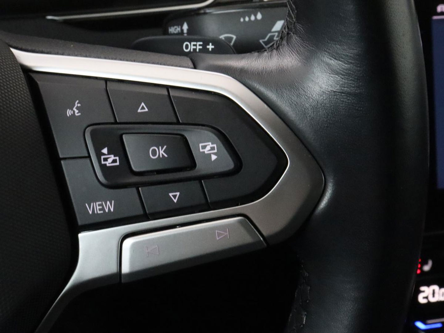 Volkswagen Passat 1.5 TSI R-Line | Nappaleder | Stoelverwarming | Camera | Carplay | Massage | Memory | Side Assist | Navigatie | Matrix LED | Adaptive cruise