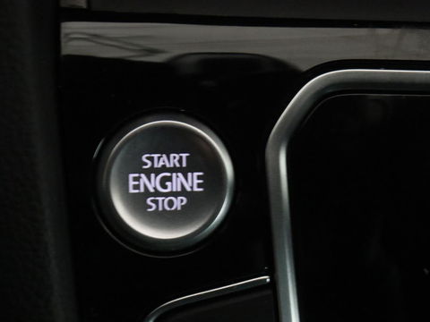 Volkswagen Passat 1.5 TSI R-Line | Nappaleder | Stoelverwarming | Camera | Carplay | Massage | Memory | Side Assist | Navigatie | Matrix LED | Adaptive cruise