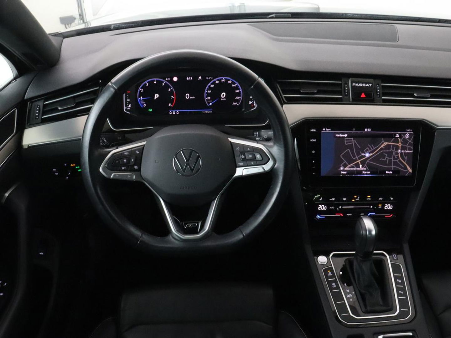 Volkswagen Passat 1.5 TSI R-Line | Nappaleder | Stoelverwarming | Camera | Carplay | Massage | Memory | Side Assist | Navigatie | Matrix LED | Adaptive cruise