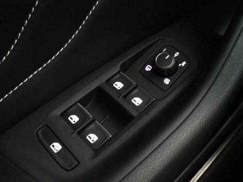 Volkswagen Passat 1.5 TSI R-Line | Nappaleder | Stoelverwarming | Camera | Carplay | Massage | Memory | Side Assist | Navigatie | Matrix LED | Adaptive cruise