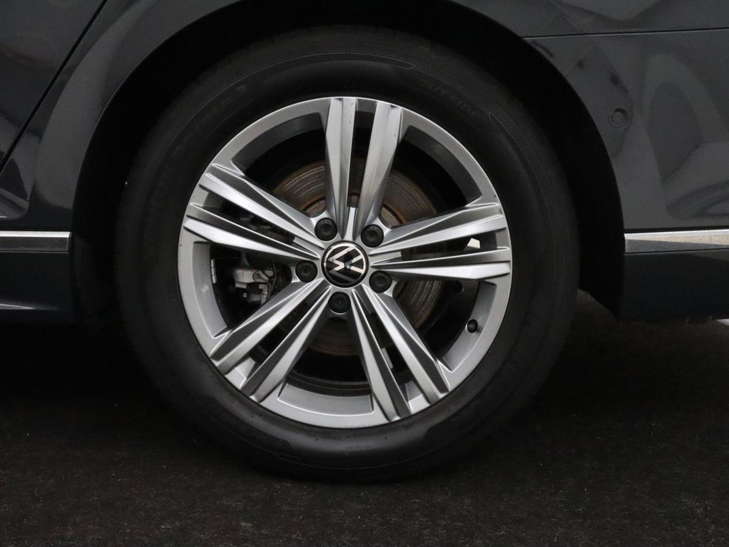 Volkswagen Passat 1.5 TSI R-Line | Nappaleder | Stoelverwarming | Camera | Carplay | Massage | Memory | Side Assist | Navigatie | Matrix LED | Adaptive cruise