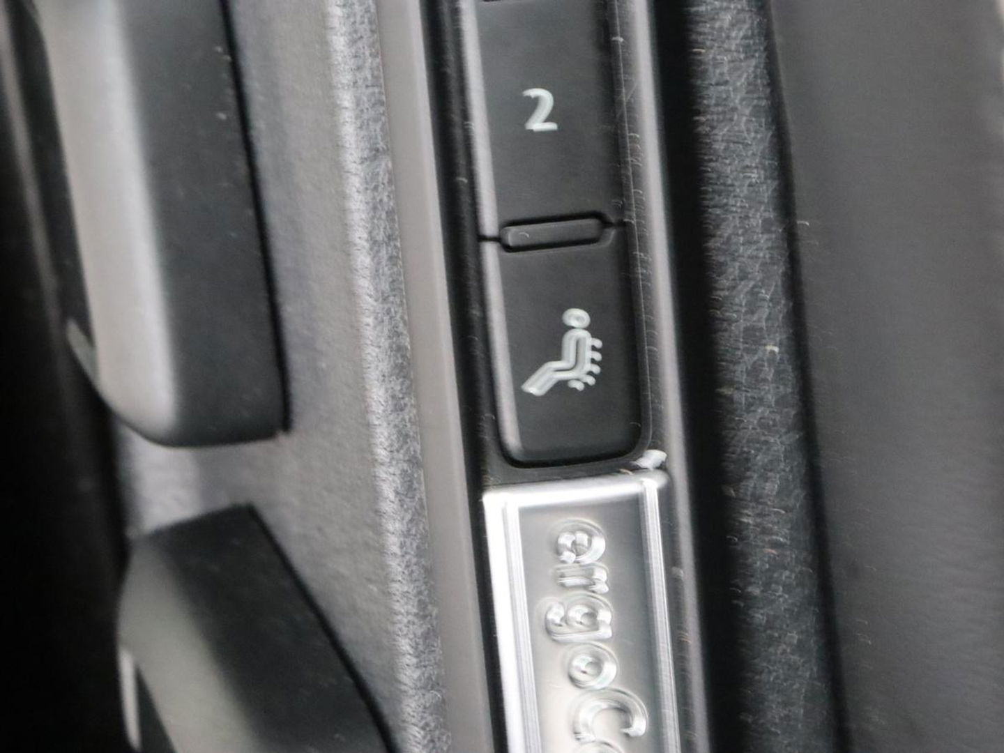 Volkswagen Passat 1.5 TSI R-Line | Nappaleder | Stoelverwarming | Camera | Carplay | Massage | Memory | Side Assist | Navigatie | Matrix LED | Adaptive cruise