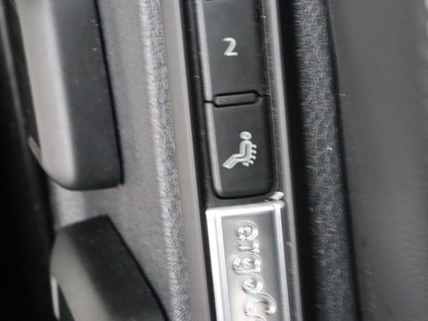 Volkswagen Passat 1.5 TSI R-Line | Nappaleder | Stoelverwarming | Camera | Carplay | Massage | Memory | Side Assist | Navigatie | Matrix LED | Adaptive cruise