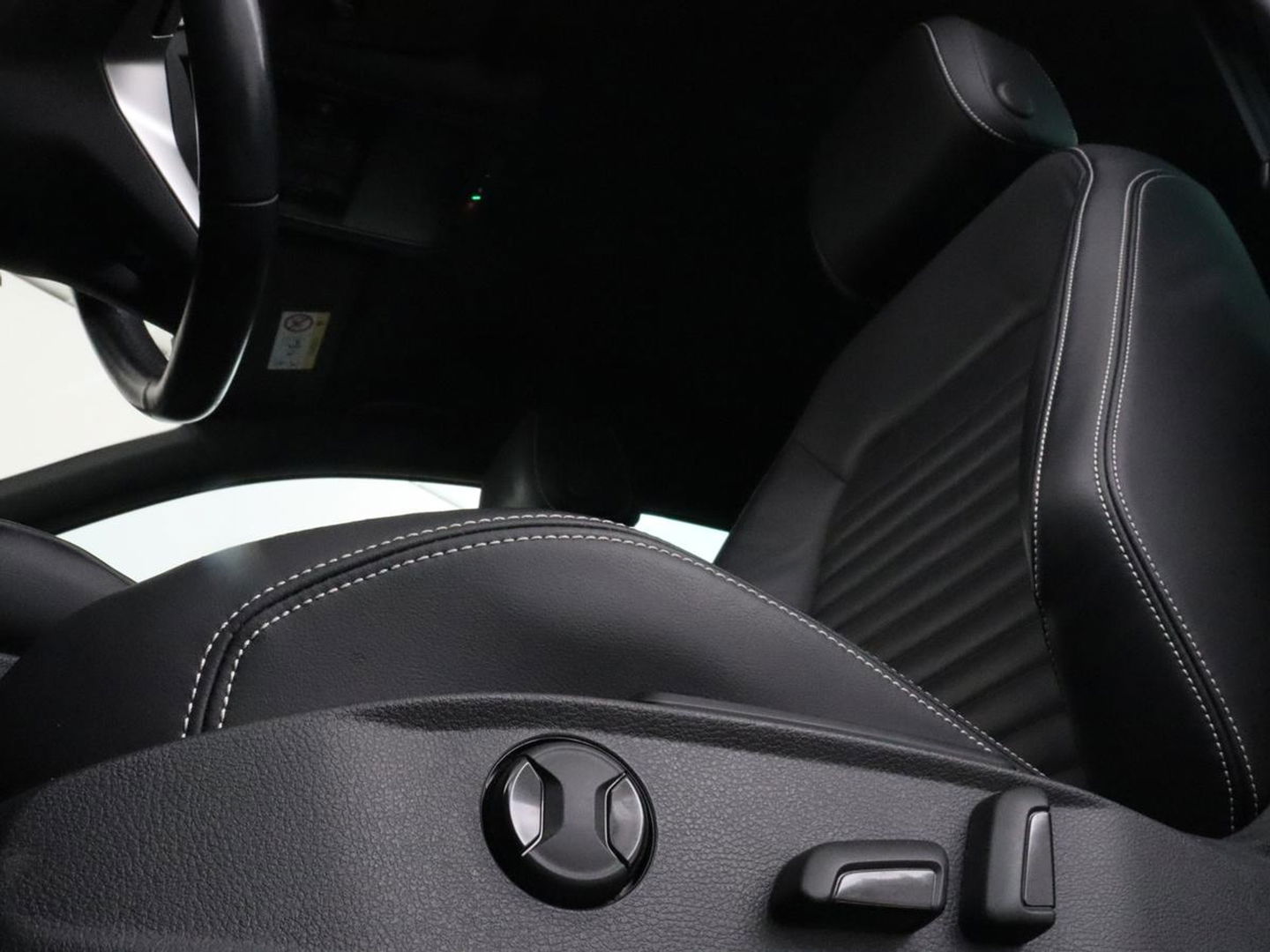 Volkswagen Passat 1.5 TSI R-Line | Nappaleder | Stoelverwarming | Camera | Carplay | Massage | Memory | Side Assist | Navigatie | Matrix LED | Adaptive cruise