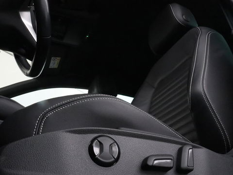 Volkswagen Passat 1.5 TSI R-Line | Nappaleder | Stoelverwarming | Camera | Carplay | Massage | Memory | Side Assist | Navigatie | Matrix LED | Adaptive cruise