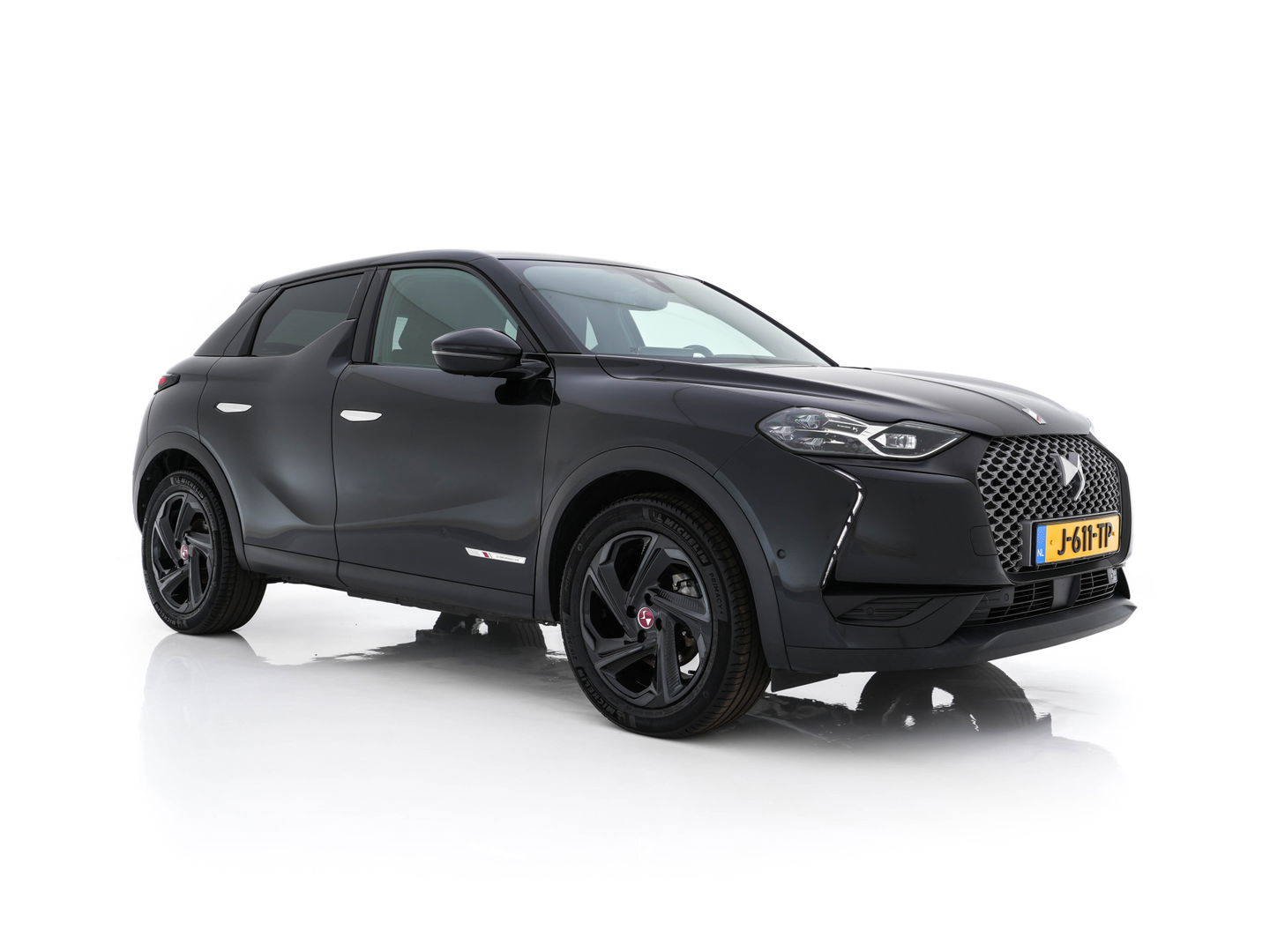 DS DS 3 Crossback E-Tense Performance Line+ 50 kWh [ 3-Fase ] {SOH-90%} (INCL-BTW) *LEATHER-FABRIC | MATRIX-LED | ADAPTIVE-CRUISE | DIGI-COCKPIT | HEATED-SPORTSEATS | CAMERA | KEYLESS | NAVI-FULLMAP | DAB+ | ECC | PDC | PRIVACY-GLASS | 18''ALU*