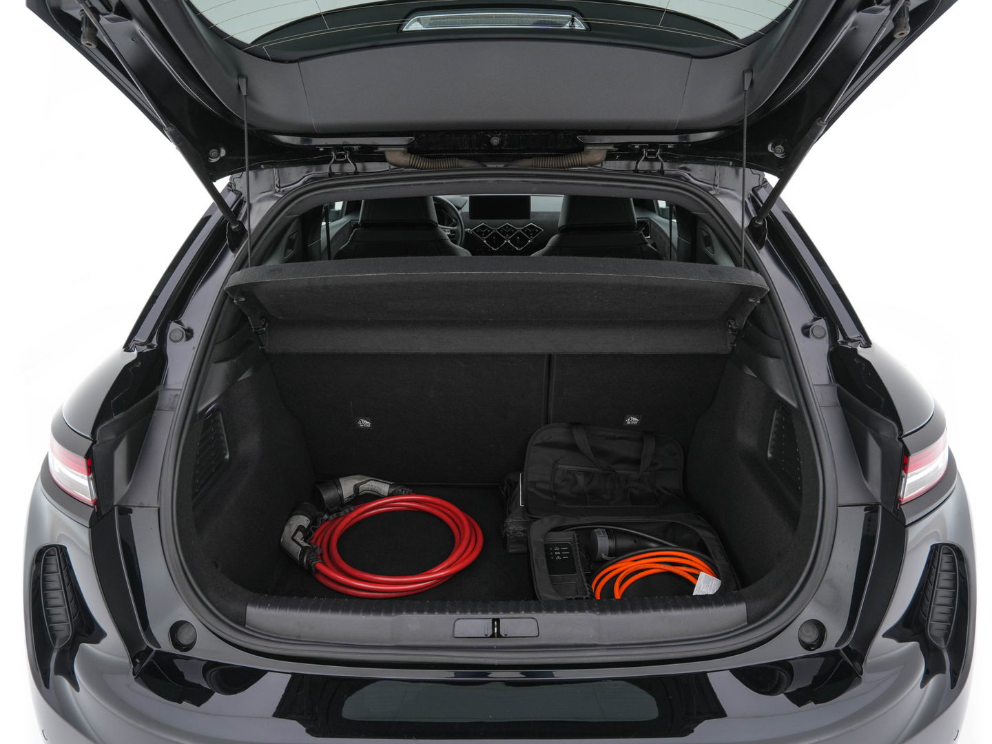 DS DS 3 Crossback E-Tense Performance Line+ 50 kWh [ 3-Fase ] {SOH-90%} (INCL-BTW) *LEATHER-FABRIC | MATRIX-LED | ADAPTIVE-CRUISE | DIGI-COCKPIT | HEATED-SPORTSEATS | CAMERA | KEYLESS | NAVI-FULLMAP | DAB+ | ECC | PDC | PRIVACY-GLASS | 18''ALU*