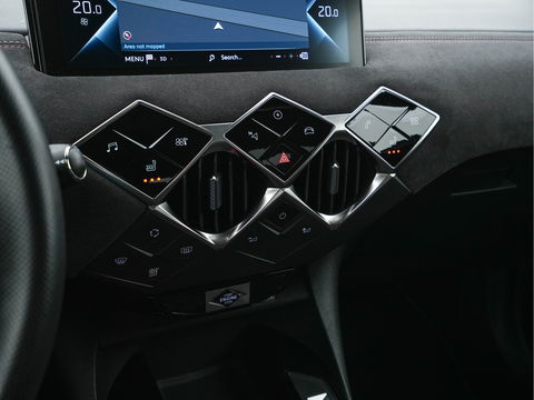 DS DS 3 Crossback E-Tense Performance Line+ 50 kWh [ 3-Fase ] {SOH-90%} (INCL-BTW) *LEATHER-FABRIC | MATRIX-LED | ADAPTIVE-CRUISE | DIGI-COCKPIT | HEATED-SPORTSEATS | CAMERA | KEYLESS | NAVI-FULLMAP | DAB+ | ECC | PDC | PRIVACY-GLASS | 18''ALU*