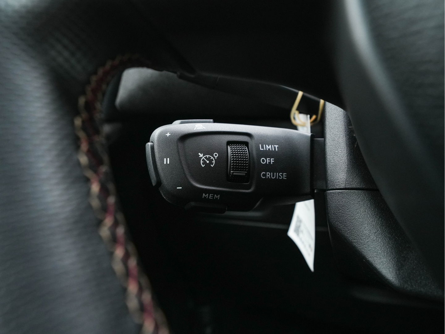 DS DS 3 Crossback E-Tense Performance Line+ 50 kWh [ 3-Fase ] {SOH-90%} (INCL-BTW) *LEATHER-FABRIC | MATRIX-LED | ADAPTIVE-CRUISE | DIGI-COCKPIT | HEATED-SPORTSEATS | CAMERA | KEYLESS | NAVI-FULLMAP | DAB+ | ECC | PDC | PRIVACY-GLASS | 18''ALU*