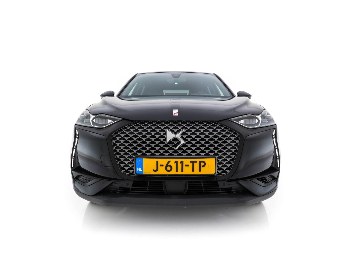 DS DS 3 Crossback E-Tense Performance Line+ 50 kWh [ 3-Fase ] {SOH-90%} (INCL-BTW) *LEATHER-FABRIC | MATRIX-LED | ADAPTIVE-CRUISE | DIGI-COCKPIT | HEATED-SPORTSEATS | CAMERA | KEYLESS | NAVI-FULLMAP | DAB+ | ECC | PDC | PRIVACY-GLASS | 18''ALU*