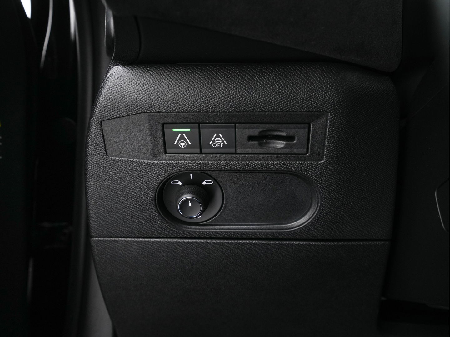 DS DS 3 Crossback E-Tense Performance Line+ 50 kWh [ 3-Fase ] {SOH-90%} (INCL-BTW) *LEATHER-FABRIC | MATRIX-LED | ADAPTIVE-CRUISE | DIGI-COCKPIT | HEATED-SPORTSEATS | CAMERA | KEYLESS | NAVI-FULLMAP | DAB+ | ECC | PDC | PRIVACY-GLASS | 18''ALU*