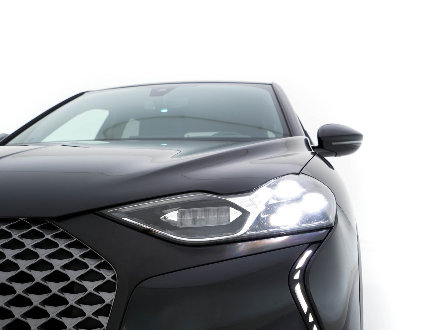 DS DS 3 Crossback E-Tense Performance Line+ 50 kWh [ 3-Fase ] {SOH-90%} (INCL-BTW) *LEATHER-FABRIC | MATRIX-LED | ADAPTIVE-CRUISE | DIGI-COCKPIT | HEATED-SPORTSEATS | CAMERA | KEYLESS | NAVI-FULLMAP | DAB+ | ECC | PDC | PRIVACY-GLASS | 18''ALU*