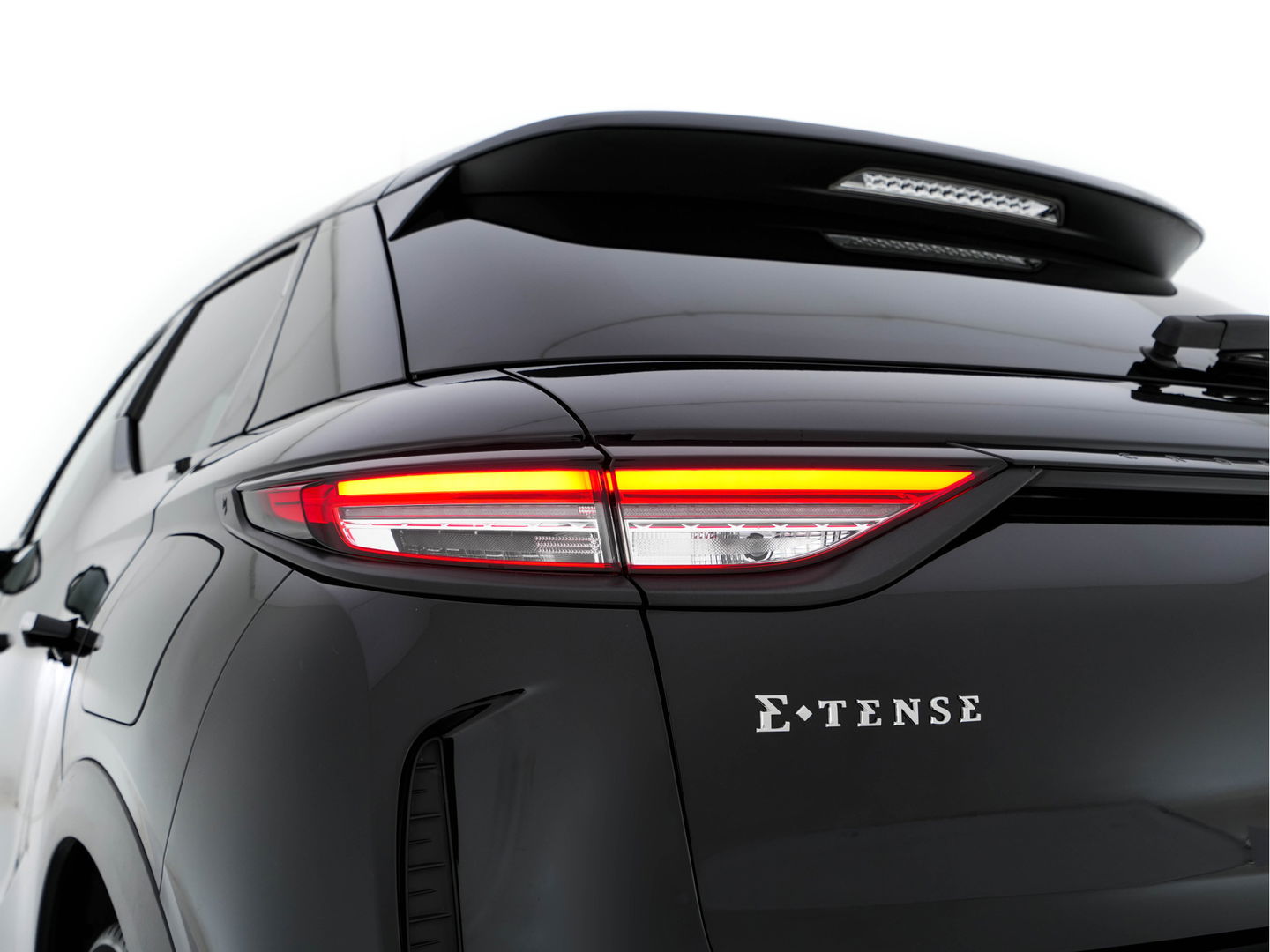 DS DS 3 Crossback E-Tense Performance Line+ 50 kWh [ 3-Fase ] {SOH-90%} (INCL-BTW) *LEATHER-FABRIC | MATRIX-LED | ADAPTIVE-CRUISE | DIGI-COCKPIT | HEATED-SPORTSEATS | CAMERA | KEYLESS | NAVI-FULLMAP | DAB+ | ECC | PDC | PRIVACY-GLASS | 18''ALU*