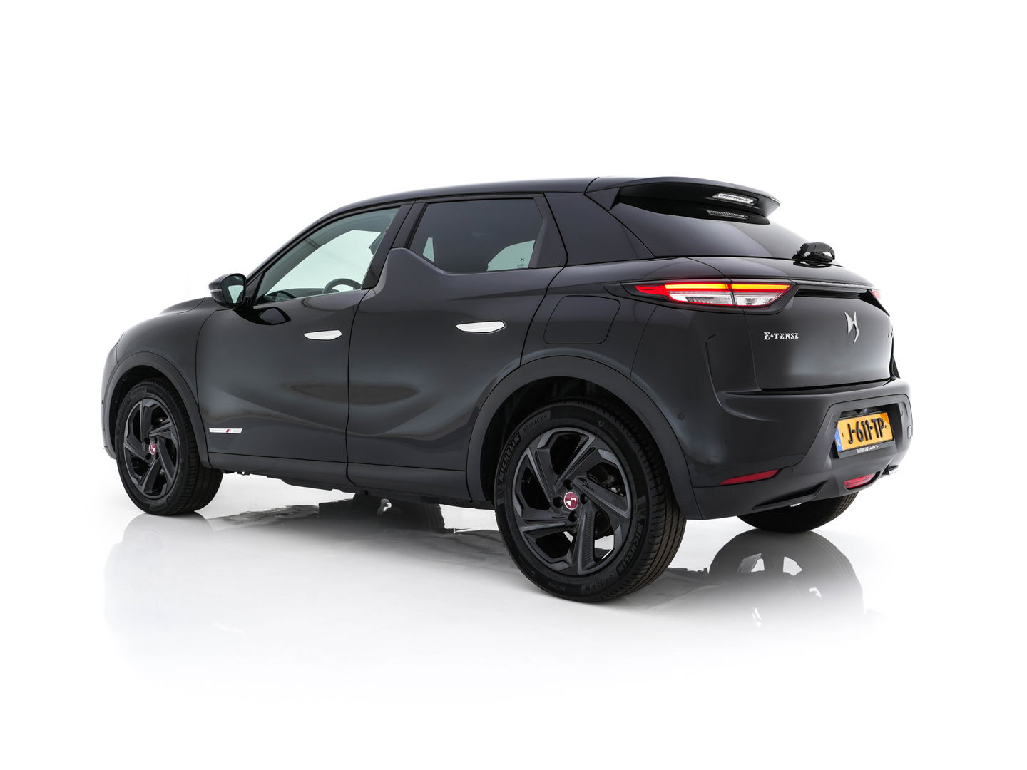 DS DS 3 Crossback E-Tense Performance Line+ 50 kWh [ 3-Fase ] {SOH-90%} (INCL-BTW) *LEATHER-FABRIC | MATRIX-LED | ADAPTIVE-CRUISE | DIGI-COCKPIT | HEATED-SPORTSEATS | CAMERA | KEYLESS | NAVI-FULLMAP | DAB+ | ECC | PDC | PRIVACY-GLASS | 18''ALU*