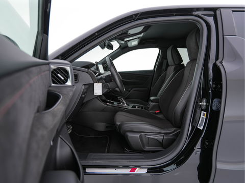 DS DS 3 Crossback E-Tense Performance Line+ 50 kWh [ 3-Fase ] {SOH-90%} (INCL-BTW) *LEATHER-FABRIC | MATRIX-LED | ADAPTIVE-CRUISE | DIGI-COCKPIT | HEATED-SPORTSEATS | CAMERA | KEYLESS | NAVI-FULLMAP | DAB+ | ECC | PDC | PRIVACY-GLASS | 18''ALU*