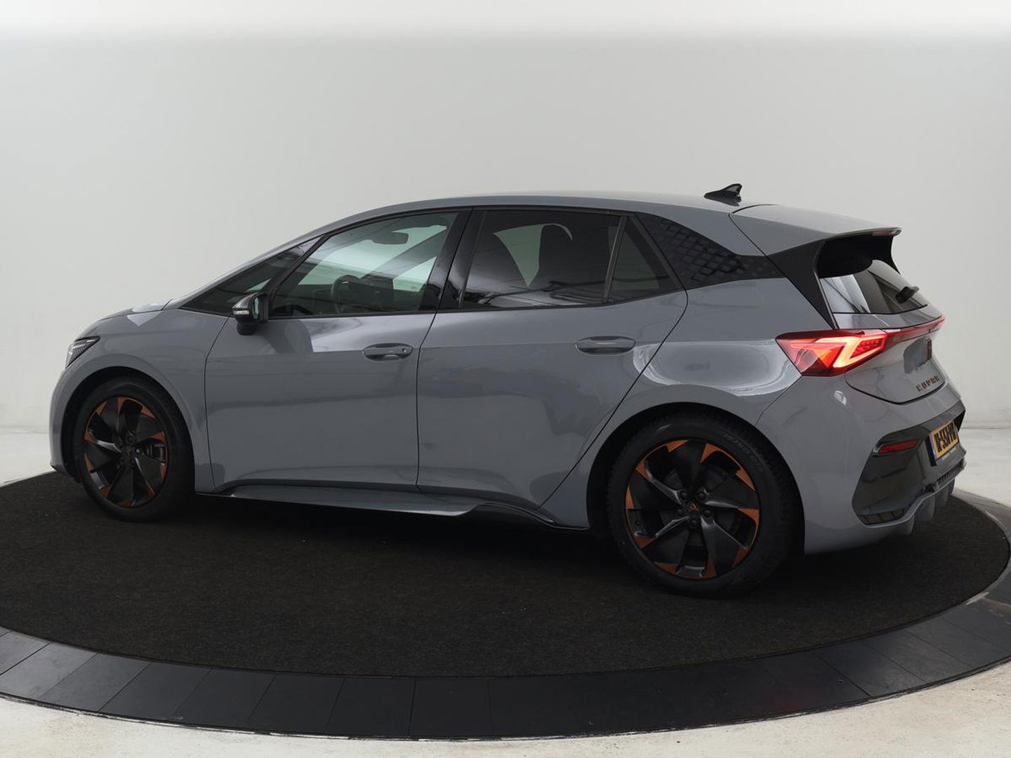 CUPRA Born Adrenaline One 62 kWh | Stoelverwarming | Adaptive cruise | Camera | Carplay | Stuurverwarming | Sfeerverlichting | Navigatie | Full LED | Keyless