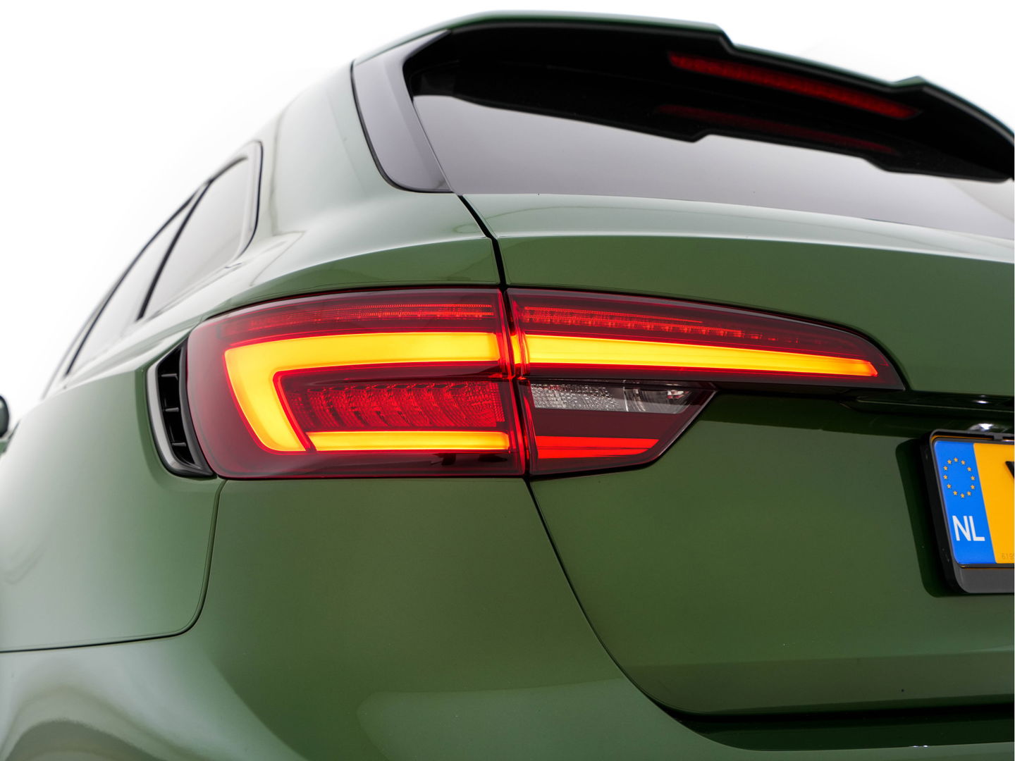 Audi RS4 2.9 TFSI quattro *MILLTEK | KERAMIK | APPLE-CARPLAY | PPF | ABT | B&O | 360-CAMERA | PANO | CARBON-PACK | HUD | SONOMA-GREEN | DEALER-AUTO*