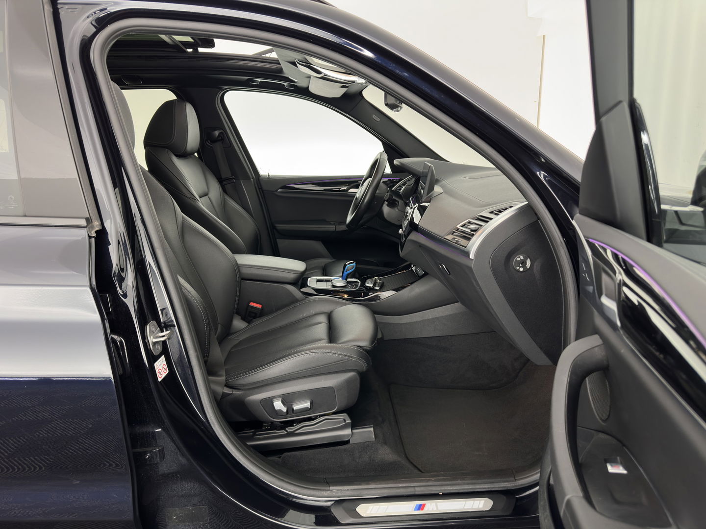 BMW iX3 Executive 80 kWh M-Sportpack [ 3-Fase ] (INCL-BTW) Aut. *PANO | FULL-LEATHER | ADAPTIVE-CRUISE | FULL-LED | BLIND-SPOT | DIGI-COCKPIT | HEATED-COMFORTSEATS | CAMERA | DAB+ | NAVI-FULLMAP | 19''ALU*