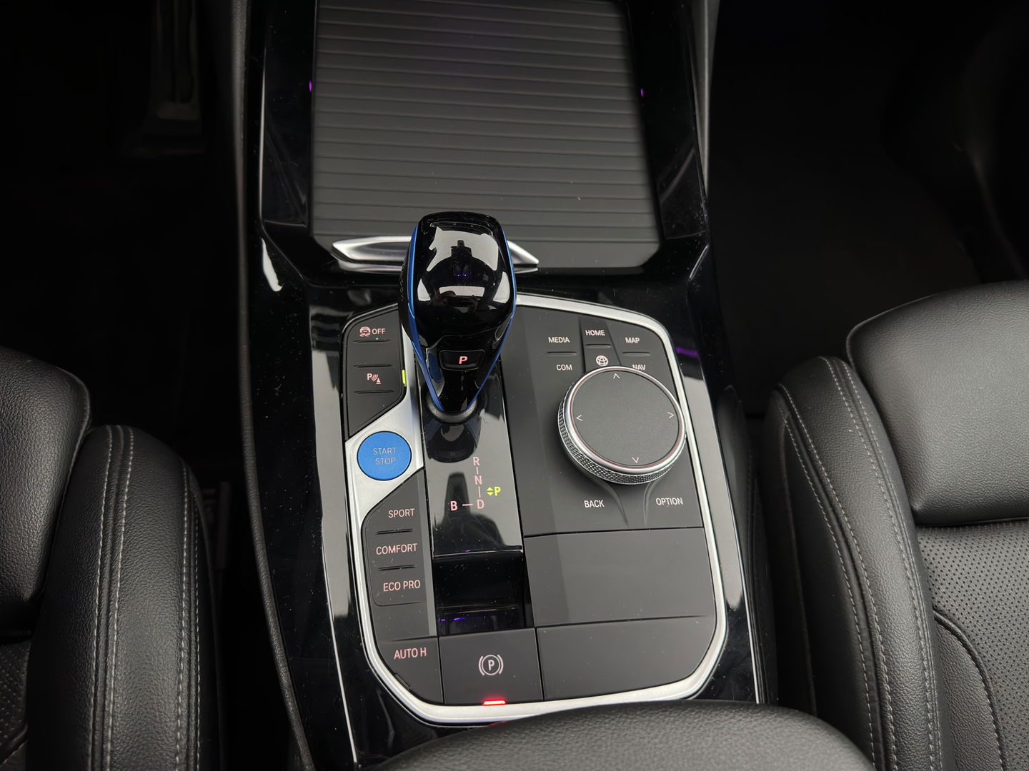 BMW iX3 Executive 80 kWh M-Sportpack [ 3-Fase ] (INCL-BTW) Aut. *PANO | FULL-LEATHER | ADAPTIVE-CRUISE | FULL-LED | BLIND-SPOT | DIGI-COCKPIT | HEATED-COMFORTSEATS | CAMERA | DAB+ | NAVI-FULLMAP | 19''ALU*