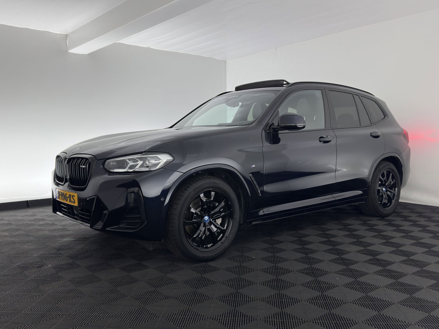 BMW iX3 Executive 80 kWh M-Sportpack [ 3-Fase ] (INCL-BTW) Aut. *PANO | FULL-LEATHER | ADAPTIVE-CRUISE | FULL-LED | BLIND-SPOT | DIGI-COCKPIT | HEATED-COMFORTSEATS | CAMERA | DAB+ | NAVI-FULLMAP | 19''ALU*