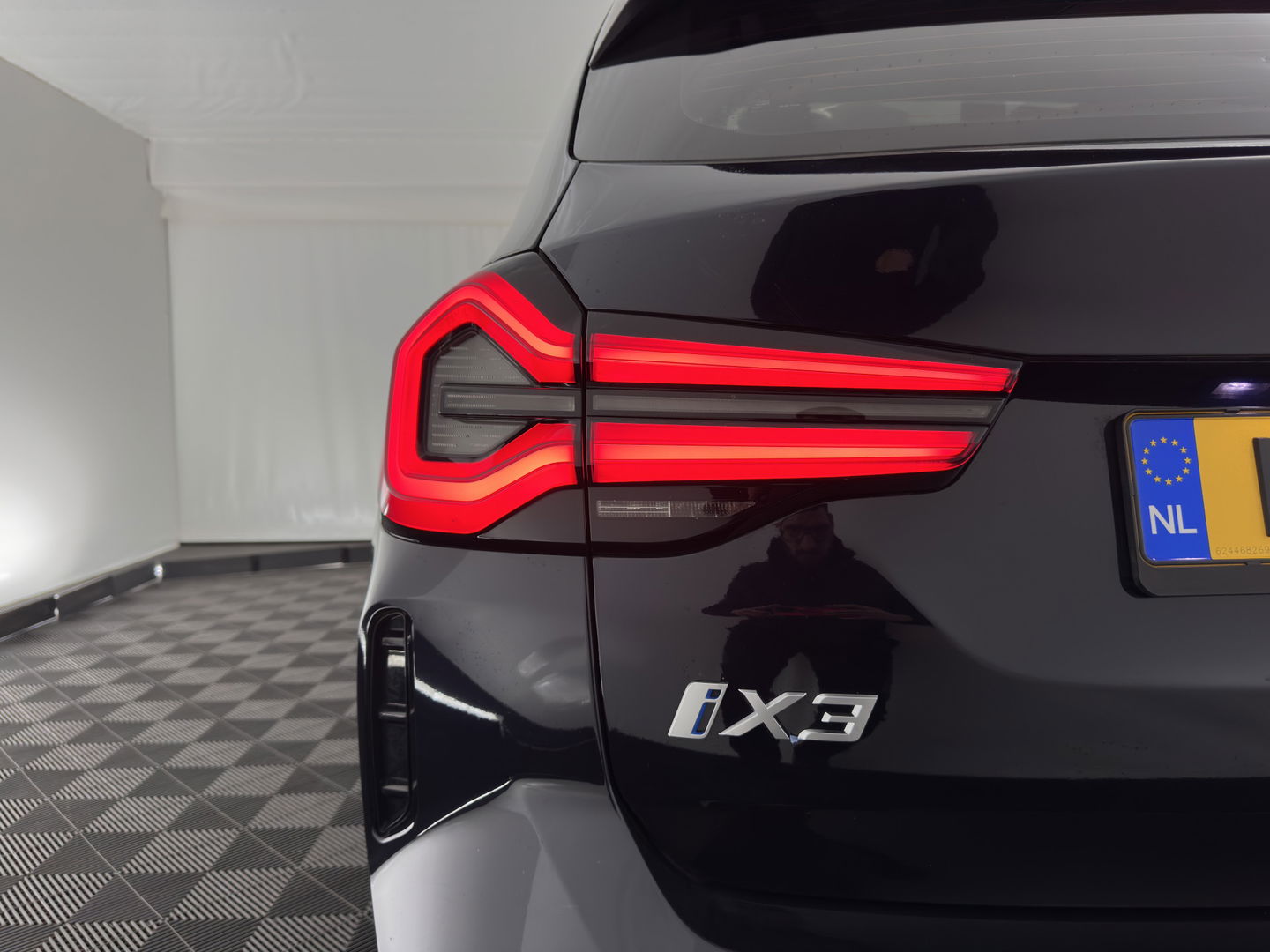 BMW iX3 Executive 80 kWh M-Sportpack [ 3-Fase ] (INCL-BTW) Aut. *PANO | FULL-LEATHER | ADAPTIVE-CRUISE | FULL-LED | BLIND-SPOT | DIGI-COCKPIT | HEATED-COMFORTSEATS | CAMERA | DAB+ | NAVI-FULLMAP | 19''ALU*