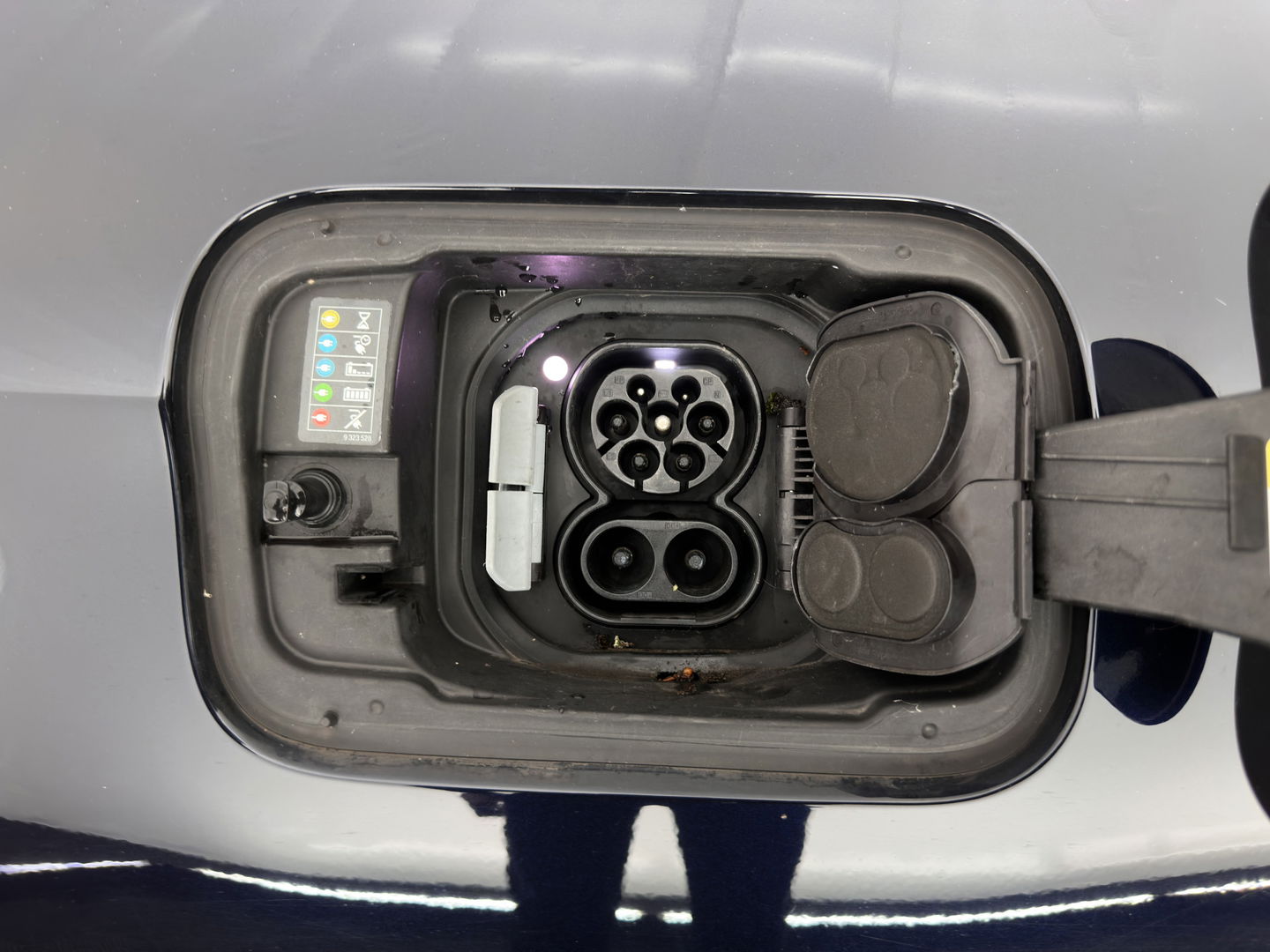 BMW iX3 Executive 80 kWh M-Sportpack [ 3-Fase ] (INCL-BTW) Aut. *PANO | FULL-LEATHER | ADAPTIVE-CRUISE | FULL-LED | BLIND-SPOT | DIGI-COCKPIT | HEATED-COMFORTSEATS | CAMERA | DAB+ | NAVI-FULLMAP | 19''ALU*