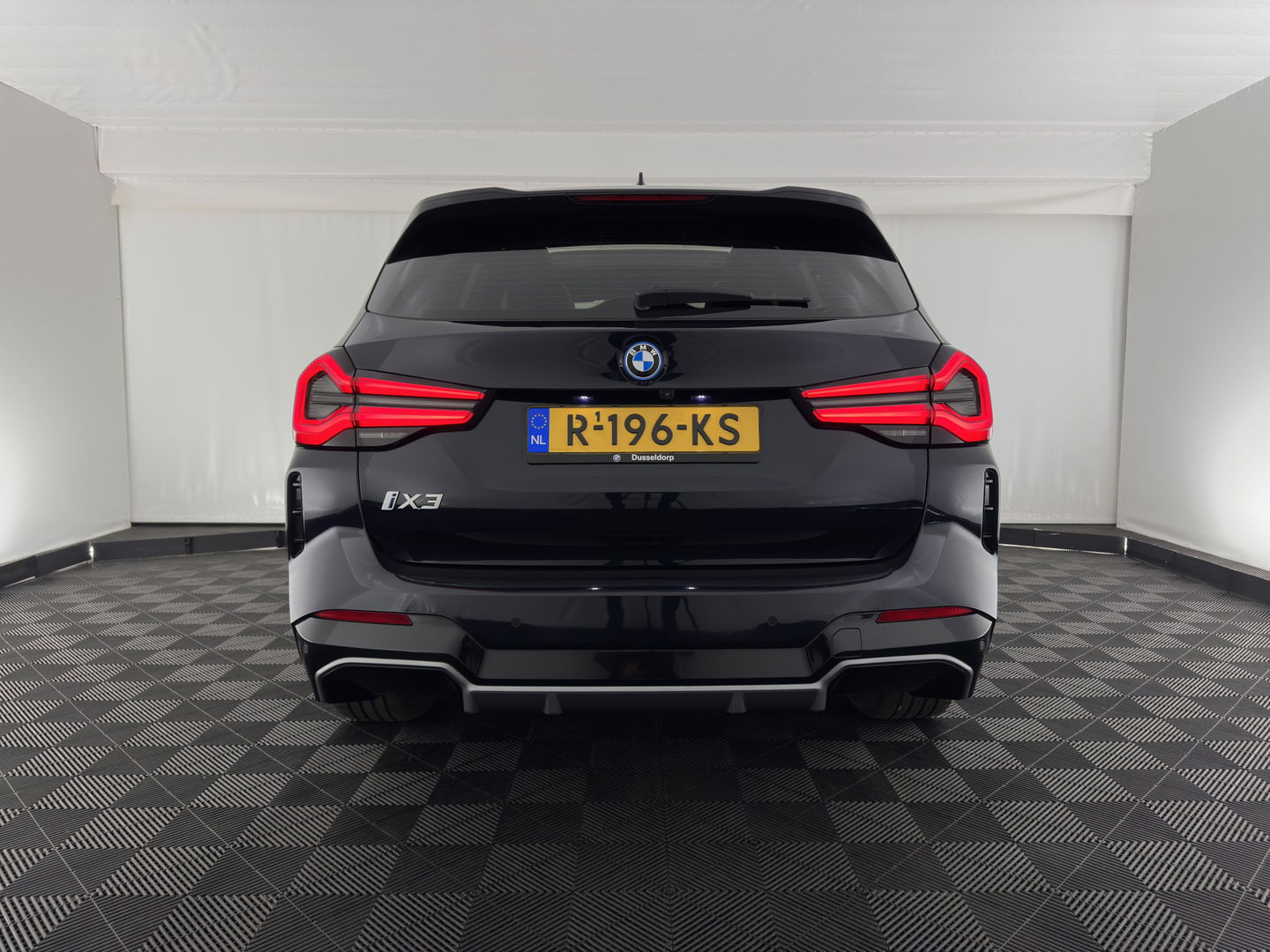BMW iX3 Executive 80 kWh M-Sportpack [ 3-Fase ] (INCL-BTW) Aut. *PANO | FULL-LEATHER | ADAPTIVE-CRUISE | FULL-LED | BLIND-SPOT | DIGI-COCKPIT | HEATED-COMFORTSEATS | CAMERA | DAB+ | NAVI-FULLMAP | 19''ALU*