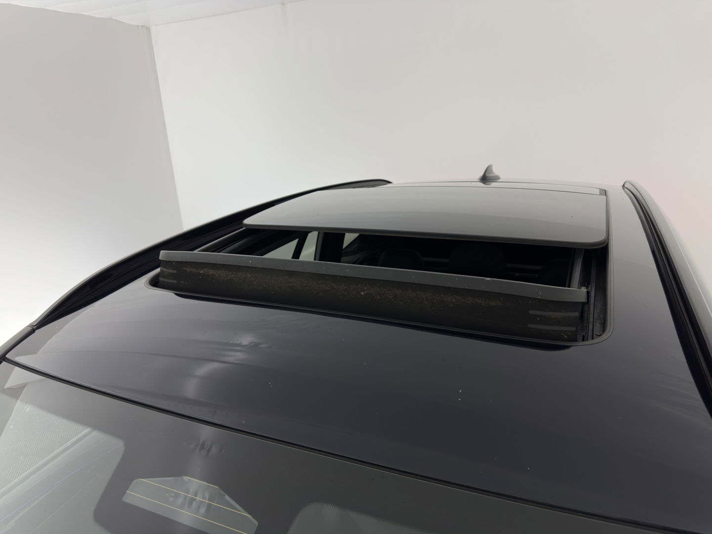 BMW iX3 Executive 80 kWh M-Sportpack [ 3-Fase ] (INCL-BTW) Aut. *PANO | FULL-LEATHER | ADAPTIVE-CRUISE | FULL-LED | BLIND-SPOT | DIGI-COCKPIT | HEATED-COMFORTSEATS | CAMERA | DAB+ | NAVI-FULLMAP | 19''ALU*