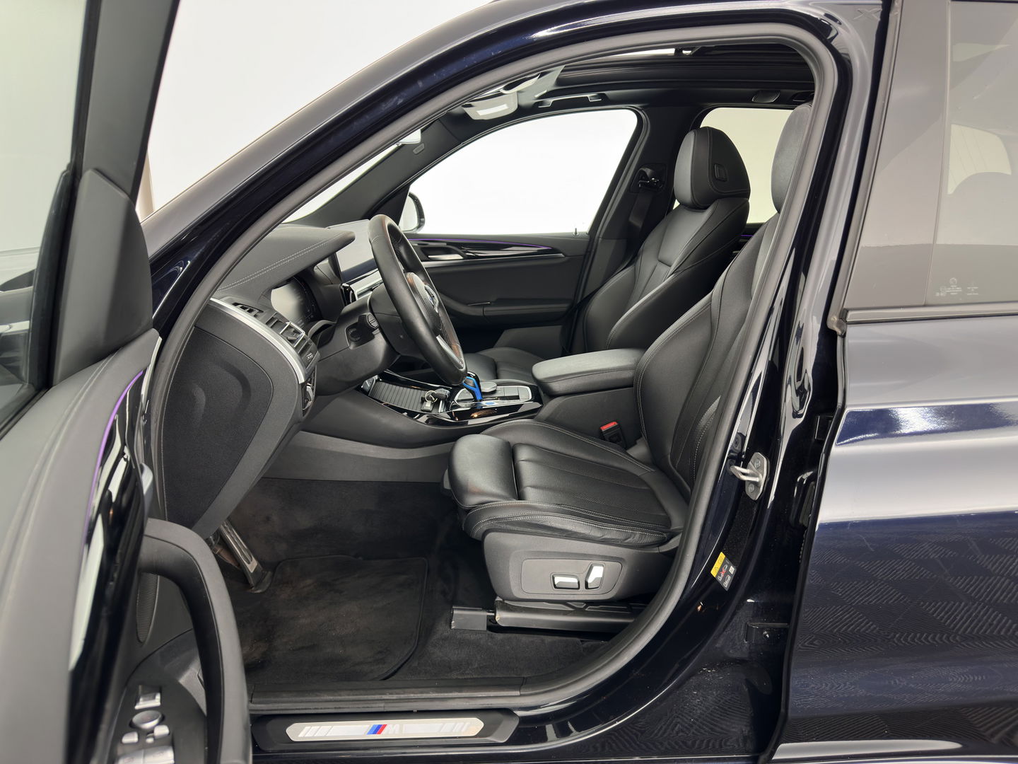 BMW iX3 Executive 80 kWh M-Sportpack [ 3-Fase ] (INCL-BTW) Aut. *PANO | FULL-LEATHER | ADAPTIVE-CRUISE | FULL-LED | BLIND-SPOT | DIGI-COCKPIT | HEATED-COMFORTSEATS | CAMERA | DAB+ | NAVI-FULLMAP | 19''ALU*