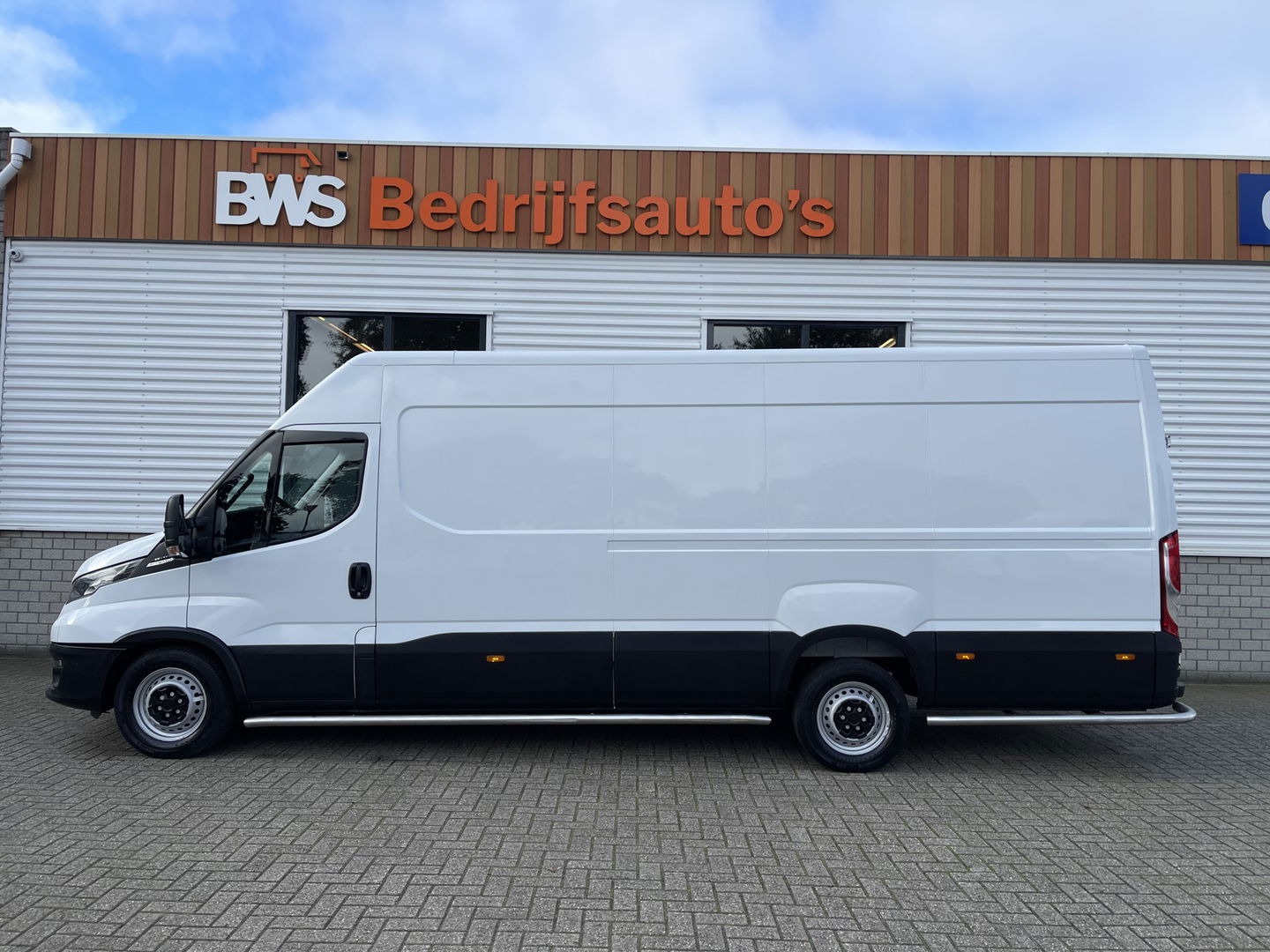 Iveco Daily 35S14V 2.3 Himatic automaat 410 L4H2 / vaste prijs rijklaar € 23.950 ex btw / euro 6 / lease vanaf € 391 / laadruimte 470cm lang / trekhaak 3500 kg! / cruise en climate control