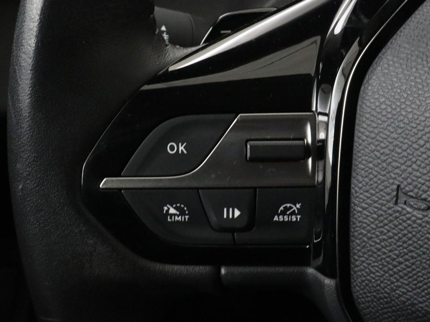 Peugeot 308 1.6 Plug-in Hybrid 180 Allure | Half leder | Camera | Carplay | Navigatie | Full LED | Cruise control | Climate control | Digital Cockpit | PHEV