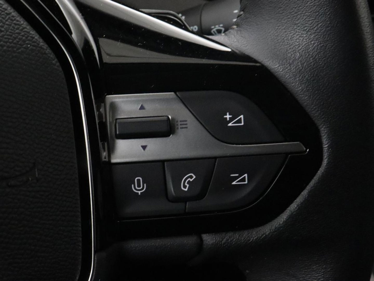 Peugeot 308 1.6 Plug-in Hybrid 180 Allure | Half leder | Camera | Carplay | Navigatie | Full LED | Cruise control | Climate control | Digital Cockpit | PHEV