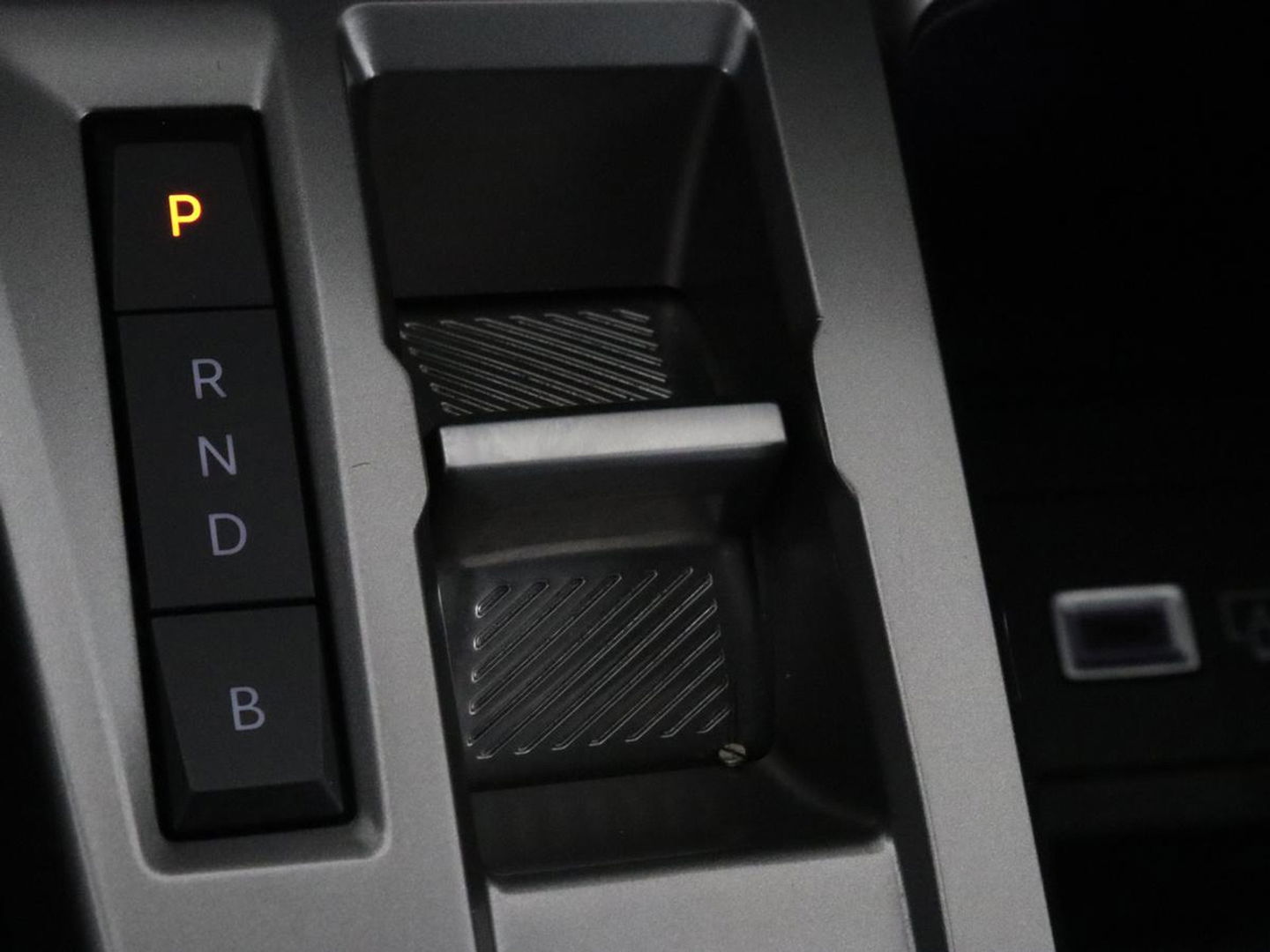 Peugeot 308 1.6 Plug-in Hybrid 180 Allure | Half leder | Camera | Carplay | Navigatie | Full LED | Cruise control | Climate control | Digital Cockpit | PHEV