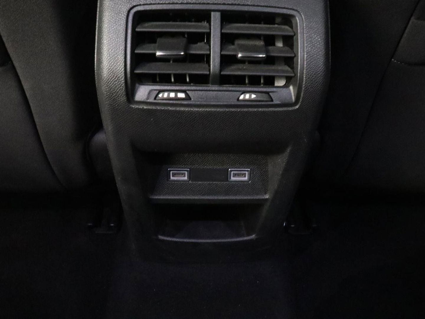 Peugeot 308 1.6 Plug-in Hybrid 180 Allure | Half leder | Camera | Carplay | Navigatie | Full LED | Cruise control | Climate control | Digital Cockpit | PHEV