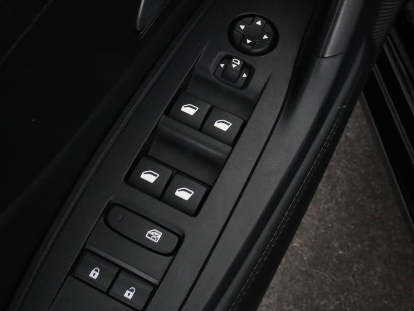 Peugeot 308 1.6 Plug-in Hybrid 180 Allure | Half leder | Camera | Carplay | Navigatie | Full LED | Cruise control | Climate control | Digital Cockpit | PHEV