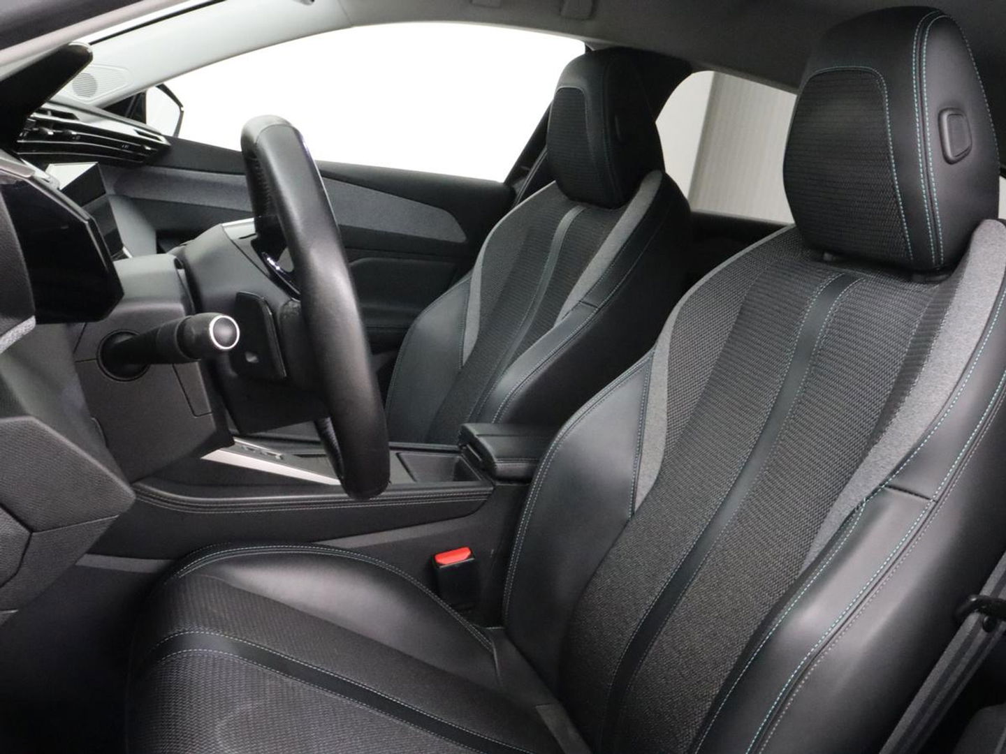 Peugeot 308 1.6 Plug-in Hybrid 180 Allure | Half leder | Camera | Carplay | Navigatie | Full LED | Cruise control | Climate control | Digital Cockpit | PHEV