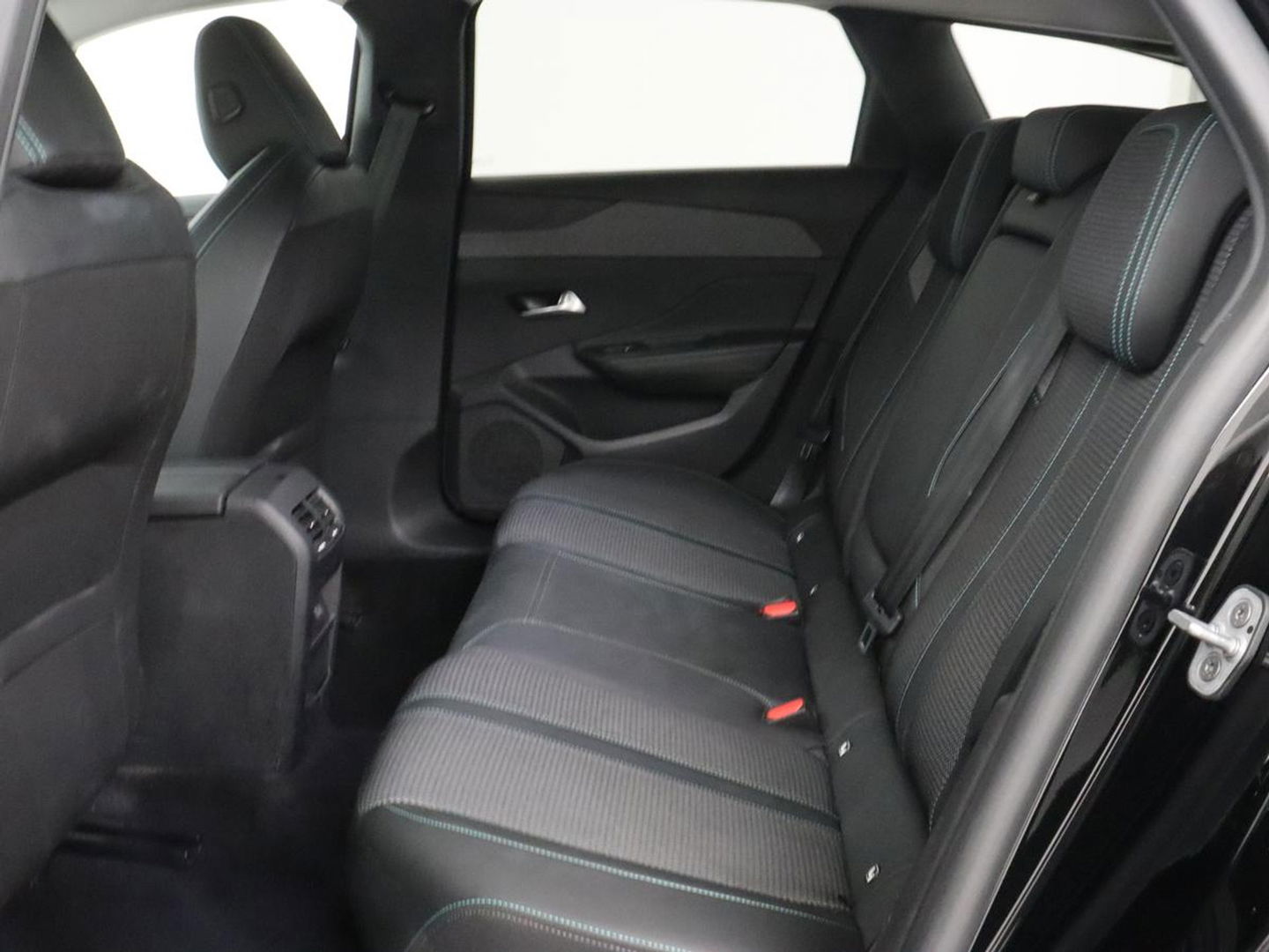 Peugeot 308 1.6 Plug-in Hybrid 180 Allure | Half leder | Camera | Carplay | Navigatie | Full LED | Cruise control | Climate control | Digital Cockpit | PHEV