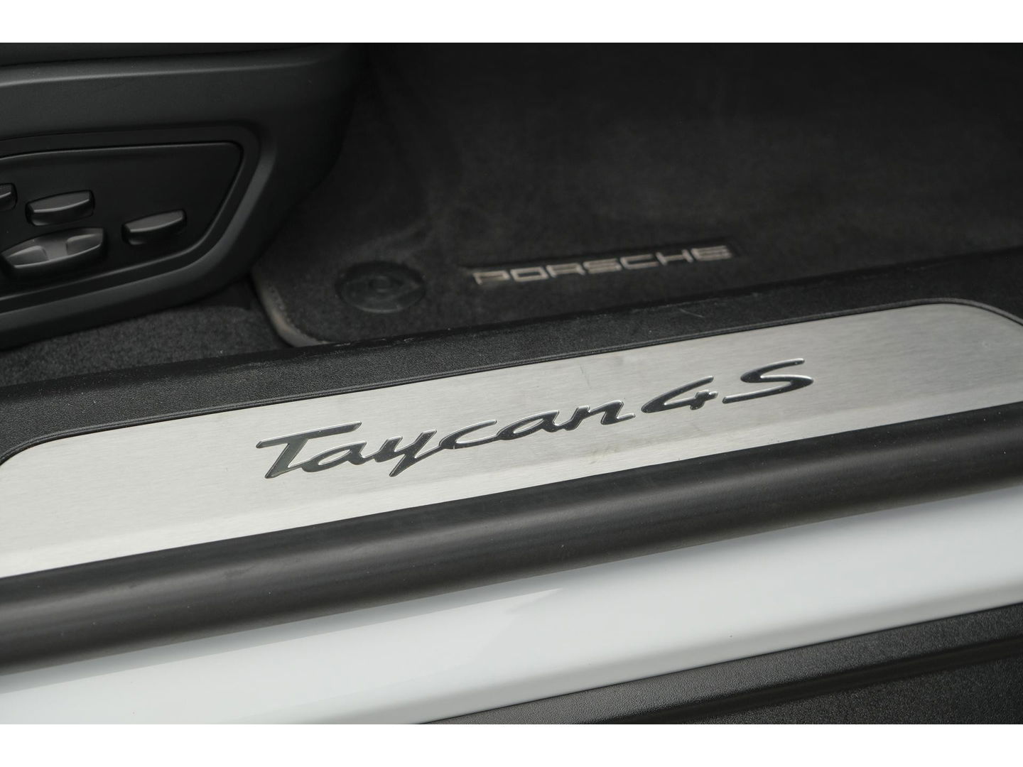 Porsche Taycan 4S 571pk Performance Plus 93 kWh 4-wielsturing PSCB brakes *BTW* Bose Adaptieve sportstoelen Matrix led Warmtepomp 21" LMV