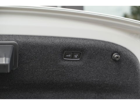 Porsche Taycan 4S 571pk Performance Plus 93 kWh 4-wielsturing PSCB brakes *BTW* Bose Adaptieve sportstoelen Matrix led Warmtepomp 21" LMV