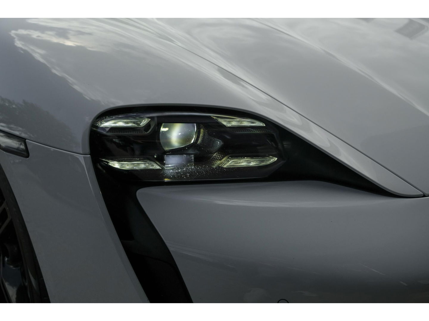 Porsche Taycan 4S 571pk Performance Plus 93 kWh 4-wielsturing PSCB brakes *BTW* Bose Adaptieve sportstoelen Matrix led Warmtepomp 21" LMV