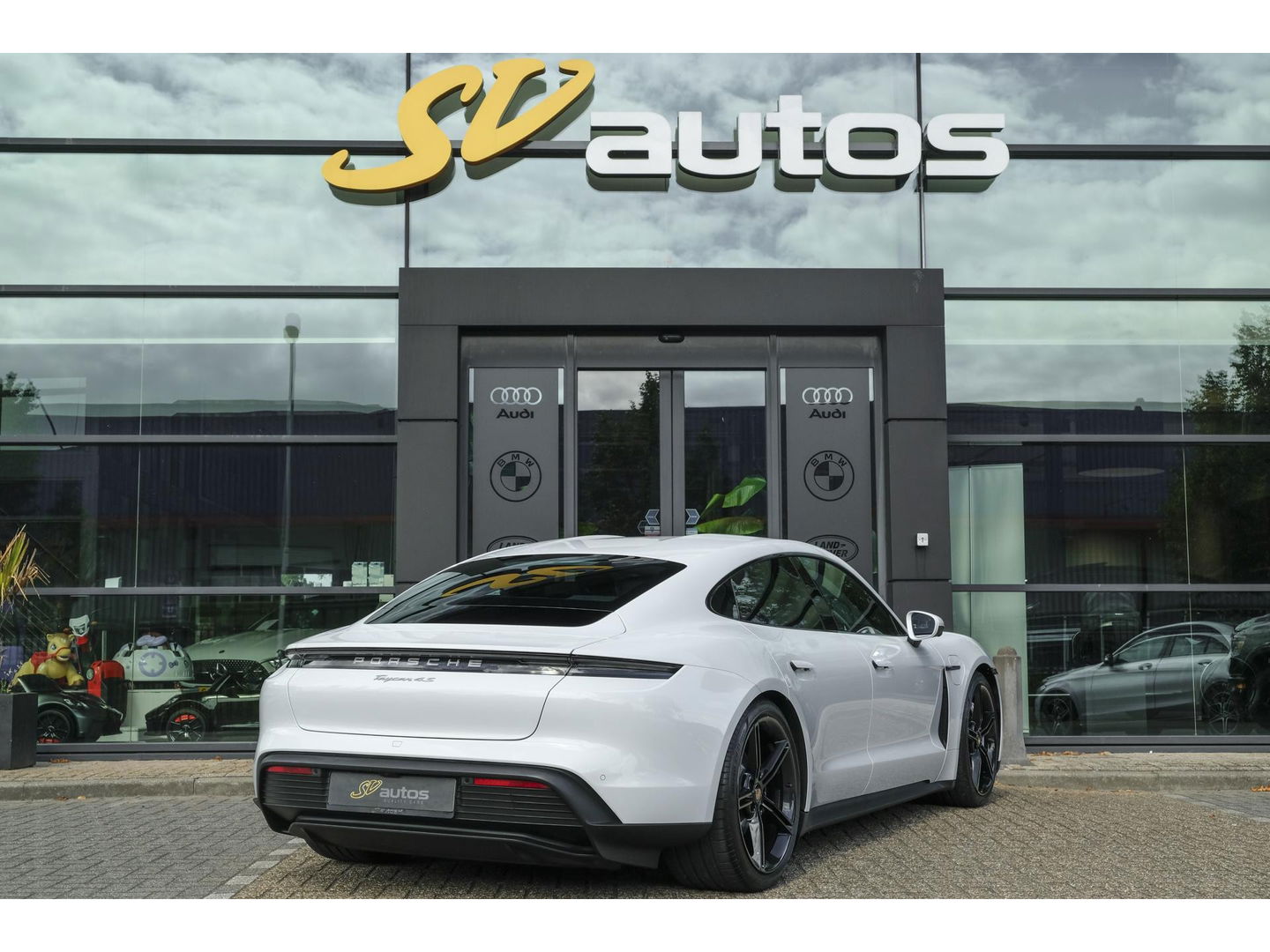 Porsche Taycan 4S 571pk Performance Plus 93 kWh 4-wielsturing PSCB brakes *BTW* Bose Adaptieve sportstoelen Matrix led Warmtepomp 21" LMV