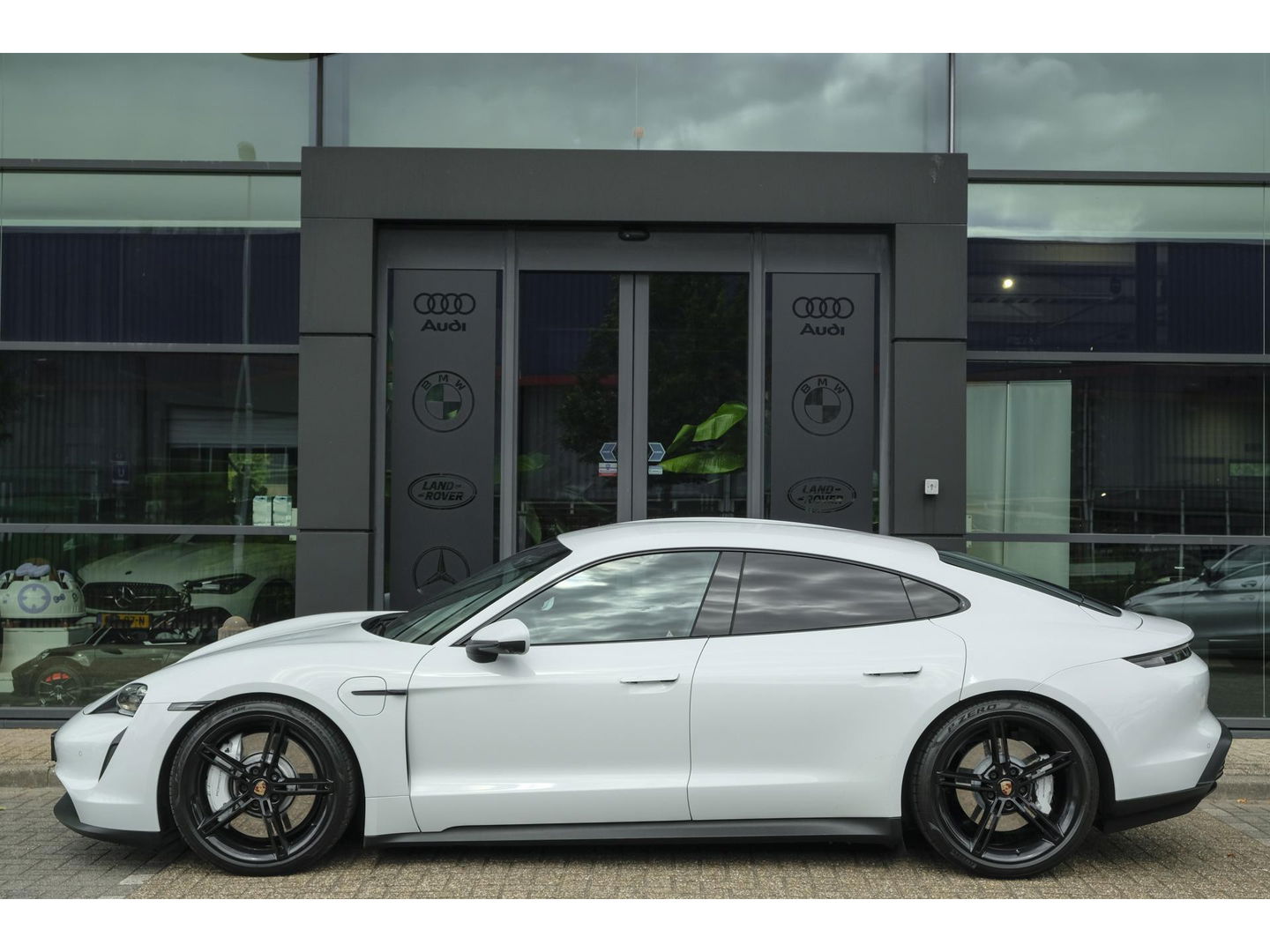 Porsche Taycan 4S 571pk Performance Plus 93 kWh 4-wielsturing PSCB brakes *BTW* Bose Adaptieve sportstoelen Matrix led Warmtepomp 21" LMV