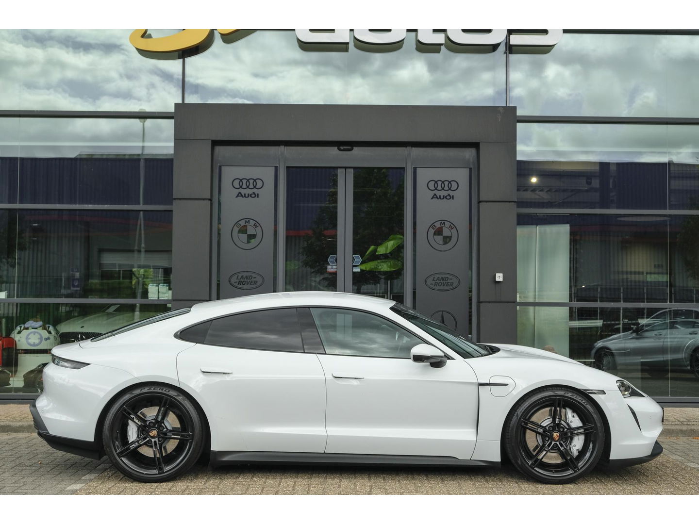 Porsche Taycan 4S 571pk Performance Plus 93 kWh 4-wielsturing PSCB brakes *BTW* Bose Adaptieve sportstoelen Matrix led Warmtepomp 21" LMV