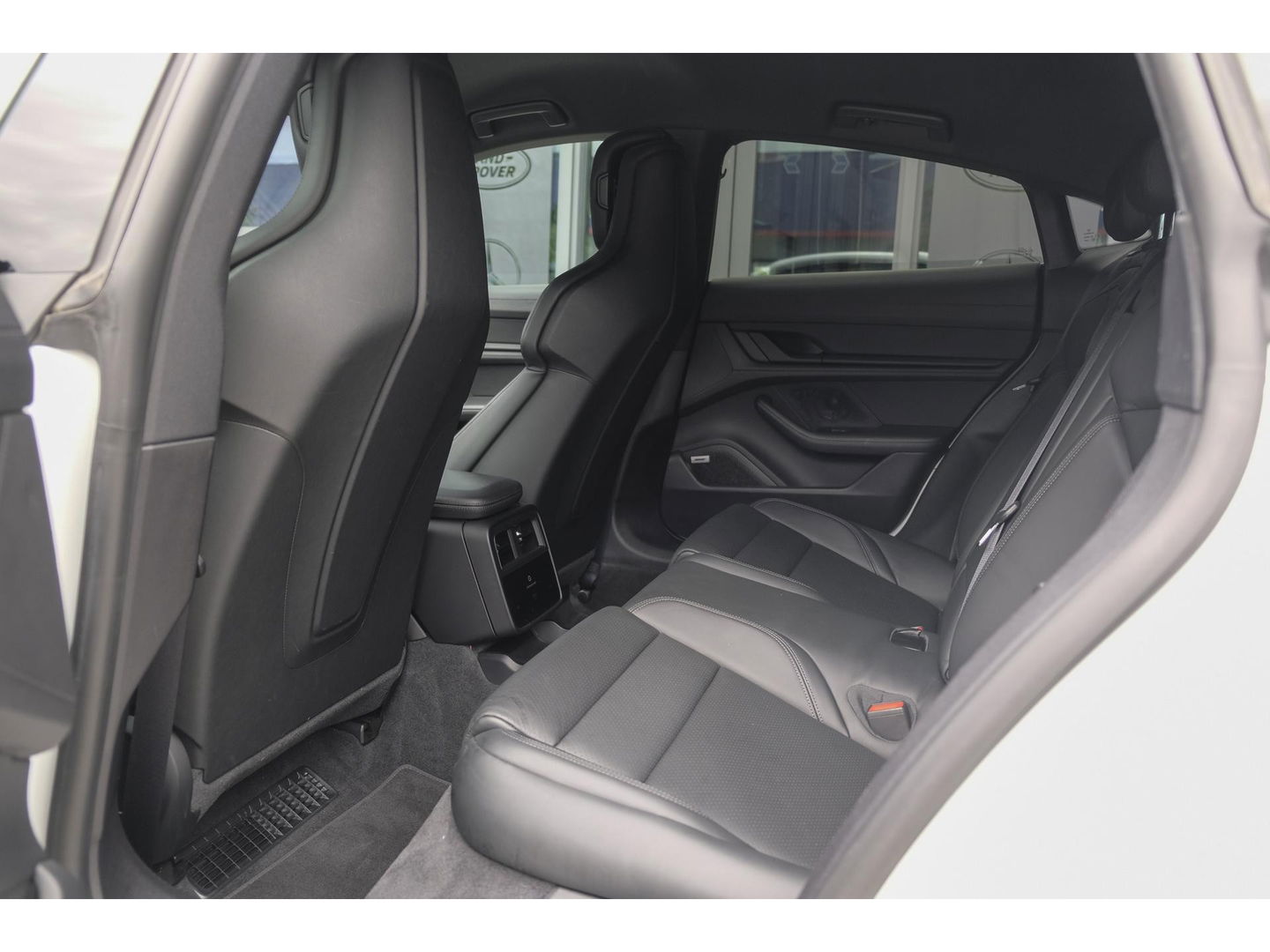 Porsche Taycan 4S 571pk Performance Plus 93 kWh 4-wielsturing PSCB brakes *BTW* Bose Adaptieve sportstoelen Matrix led Warmtepomp 21" LMV