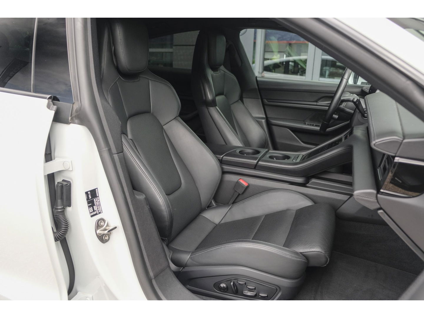 Porsche Taycan 4S 571pk Performance Plus 93 kWh 4-wielsturing PSCB brakes *BTW* Bose Adaptieve sportstoelen Matrix led Warmtepomp 21" LMV